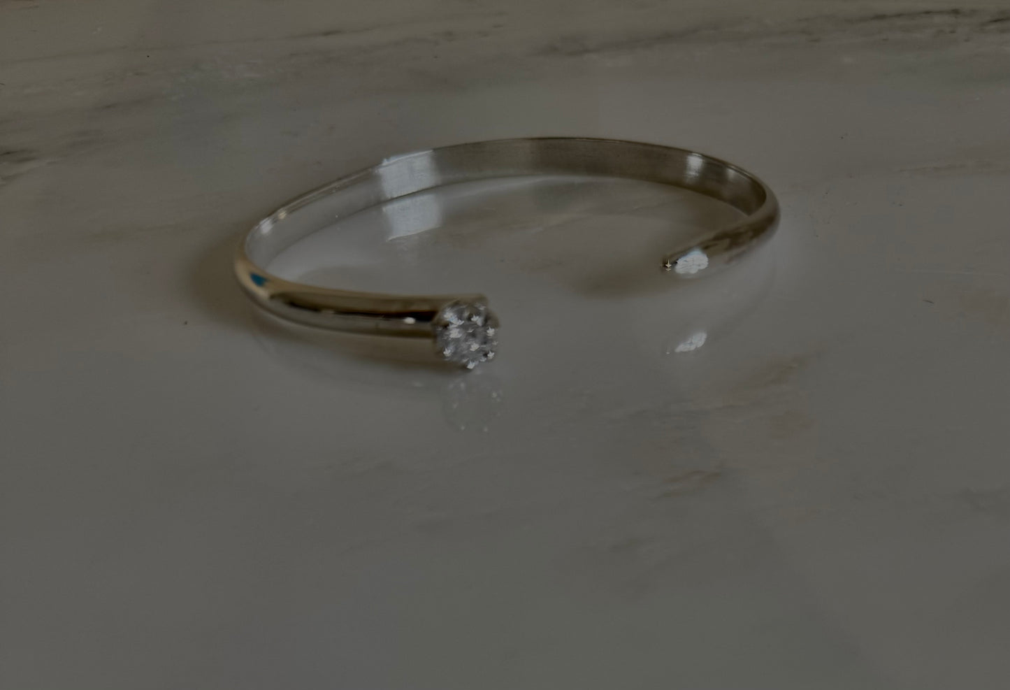 Silver bracelet with zircon