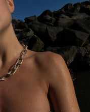 Load image into Gallery viewer, Necklace THE KISS